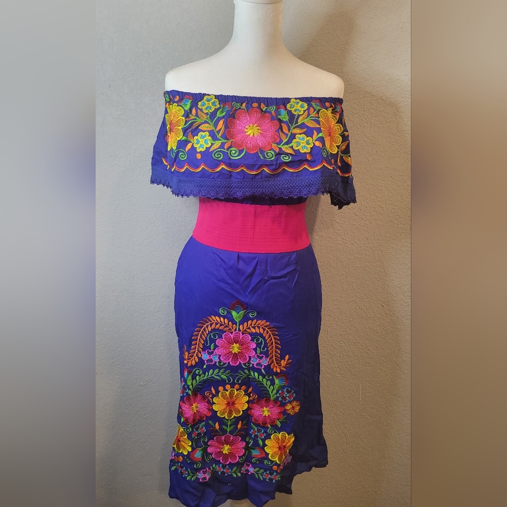 Artesanal Mexicana embroidered dress